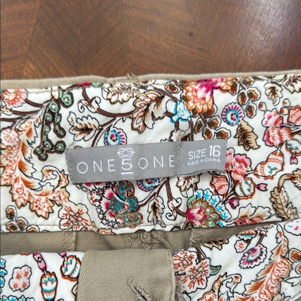one 5 one Women's Tan Cargo Shorts - Picture 2 of 5